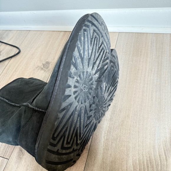 UGG women’s Classic Short II sheepskin boot black size 10 - Picture 4 of 6